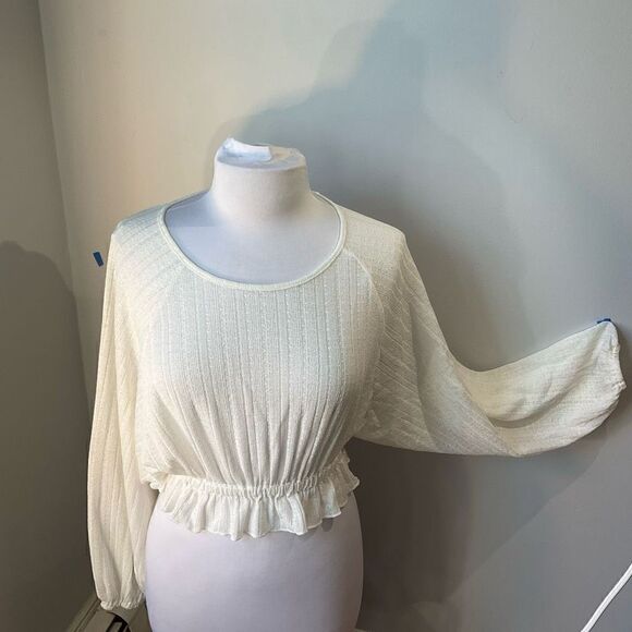En Creme Dolman Batwing Sleeve Cropped Poet Gauzy Top. Creamy White, Medium - Picture 6 of 8